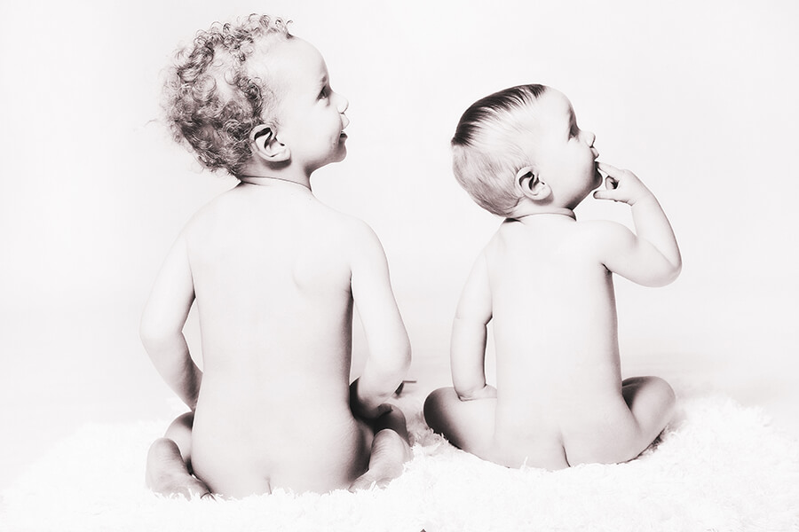 Example of Beautiful baby photography done professionally in Johannesburg by Yolandi Jacobsz Loci photography of brother and sister
