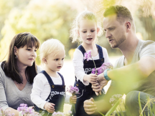 <img src="familyshoot.jpg" alt="Family shoot in Pretoria Botanical Gardens">