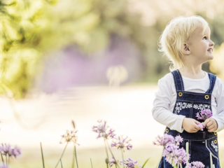 <img src="familyshoot.jpg" alt="Family shoot in Pretoria Botanical Gardens">