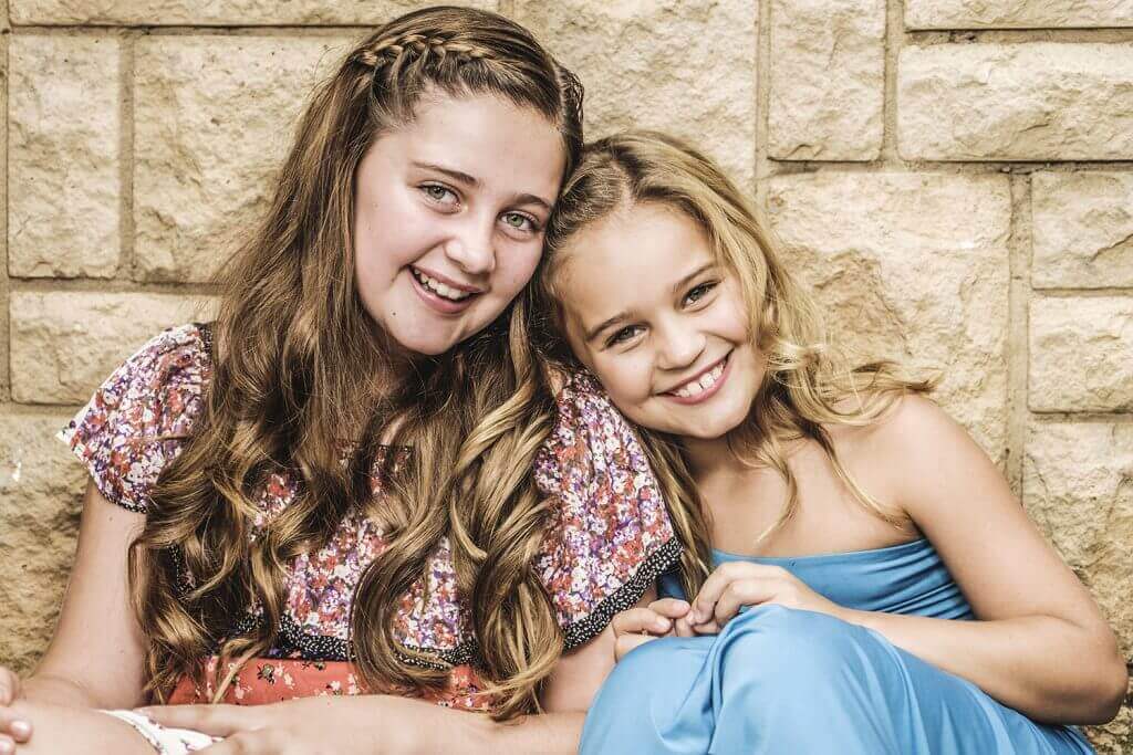 Siblings family photography by Yolandi Jacobsz of Loci Photography done in Hartebeespoort