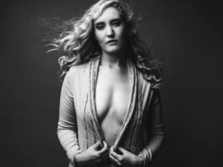An example of a lovely black and white boudoir image photographed by Yolandi Jacobsz