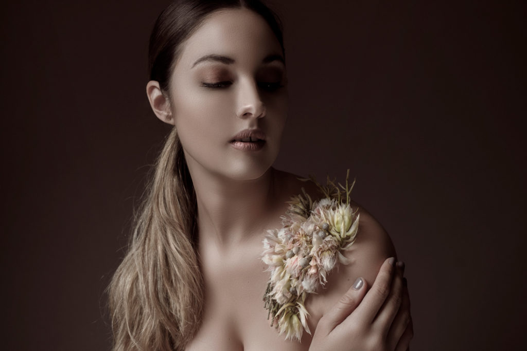 Collaboration at Loci Photography Studio, with floral design for bridal trends.