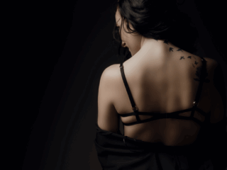 Gorgeous back shot during a boudoir photoshoot done at the Loci Photography studio.