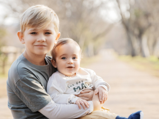 Brotherly love photographed in Pretoria by Loci Photography