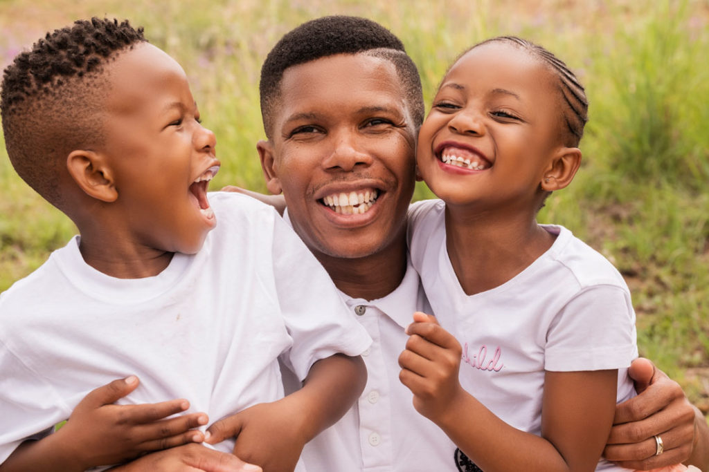 Smiling daddy & kids during a family photoshoot done in Hartbeespoort by Loci Photography