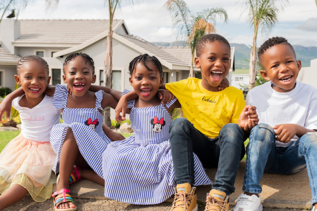 Smiling cousins during a family photoshoot done in Hartbeespoort by Loci Photography