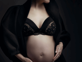 Fashionable maternity images by Loci Photography.