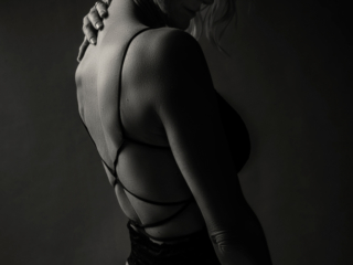 Moody-and-dark-boudoir-and-portfolio-shoots-done-in-studio-by-Loci-Photography Moody image of combining stunning boudoir and portfolio shoots in the Loci Photography studio in Pretoria.