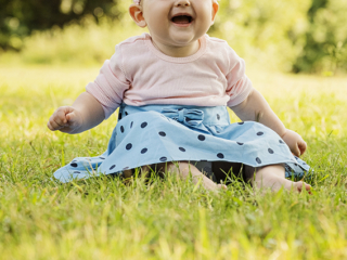 Laughing and smiling family members during their photoshoot with Loci Photography in Pretoria