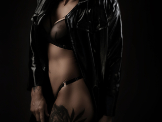 Stunning black choices shot by The Loci Photography studio with its in-house clothing- and accessory range called the Nicolassi Brand for boudoir- and portfolio shoots