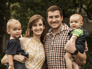 Professional family photography done on location in Pretoria East by photographer Yolandi Jacobsz of Loci Photography who has been doing family photoshoots for 15 years.